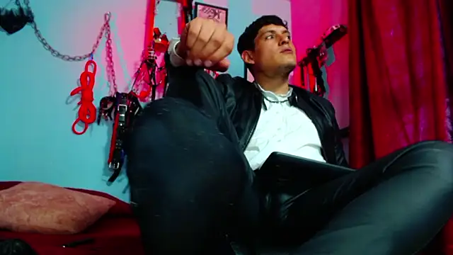 dom2travelersss online show from March 19, 2026, 4:18 pm