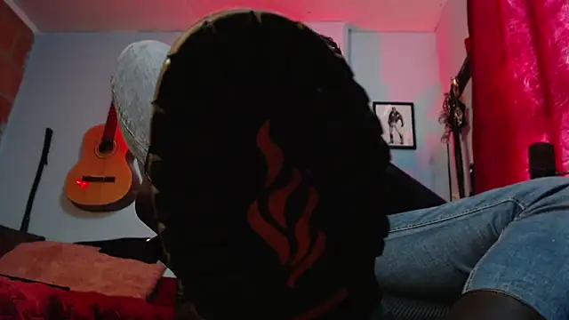 Snapshot of dom2travelersss chatting on September 18, 2025, 9:07 pm dom2travelersss online show from September 18, 2025, 9:07 pm