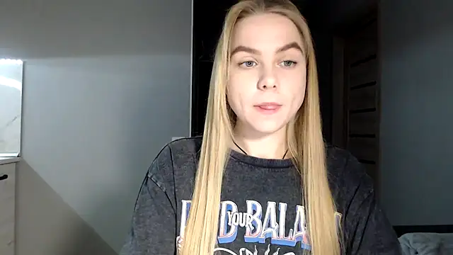 Snapshot of Sunbeam_ chatting on December 27, 2024, 9:43 pm Sunbeam online show from December 27, 2024, 9:43 pm