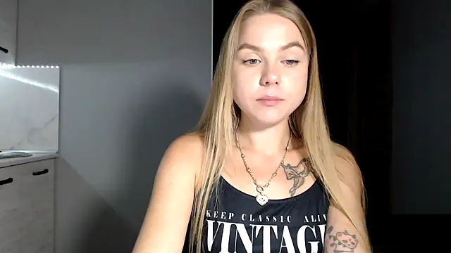 Snapshot of Sunbeam_ chatting on October 3, 2025, 9:38 pm Sunbeam online show from October 3, 2025, 9:38 pm