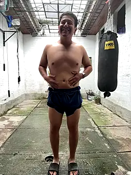 Snapshot of oliver_price1 chatting on December 19, 2025, 4:31 pm oliver price1 online show from December 19, 2025, 4:31 pm