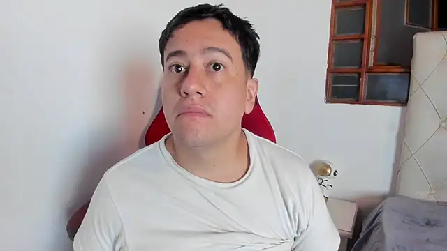 Snapshot of oliver_price1 chatting on March 2, 2026, 12:33 am oliver price1 online show from March 2, 2026, 12:33 am