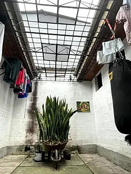 Snapshot of oliver_price1 chatting on September 21, 2025, 4:01 pm oliver price1 online show from September 21, 2025, 4:01 pm