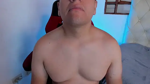 Snapshot of oliver_price1 chatting on February 11, 2026, 1:33 pm oliver price1 online show from February 11, 2026, 1:33 pm