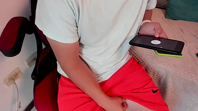 Snapshot of oliver_price1 chatting on November 27, 2025, 1:11 pm oliver price1 online show from November 27, 2025, 1:11 pm