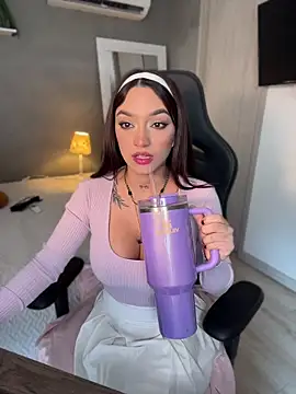 DaniDusan  online show from May 31, 2026, 7:03 pm