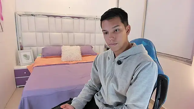 Snapshot of Edwin_Blaz chatting on October 15, 2025, 5:06 am Edwin Blaz online show from October 15, 2025, 5:06 am