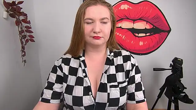 LaraDream online show from May 27, 2026, 2:35 pm