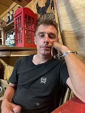 Snapshot of DillPie chatting on November 16, 2025, 7:13 am DillPie online show from November 16, 2025, 7:13 am