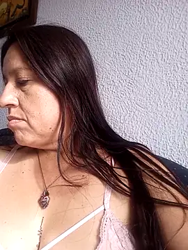 valeriapinter online show from April 13, 2026, 1:26 pm