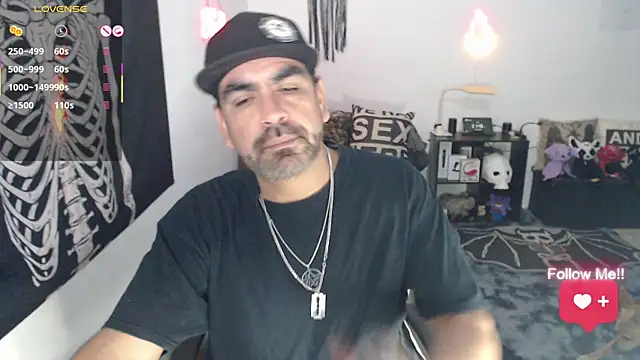 soyelcarlitos  online show from May 19, 2026, 3:46 am