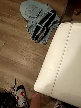 Donglong80 online show from December 17, 2025, 12:54 pm