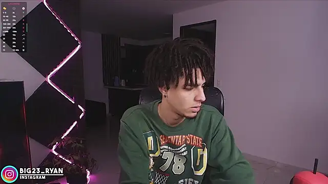 Snapshot of bigryann23 chatting on December 5, 2025, 1:05 am bigryann23 online show from December 5, 2025, 1:05 am