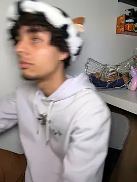 Snapshot of bigryann23 chatting on November 4, 2025, 12:25 am bigryann23 online show from November 4, 2025, 12:25 am