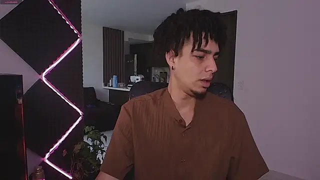 Snapshot of bigryann23 chatting on December 1, 2025, 9:04 pm bigryann23 online show from December 1, 2025, 9:04 pm